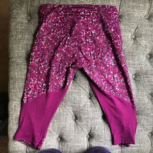 Lululemon runners crop
